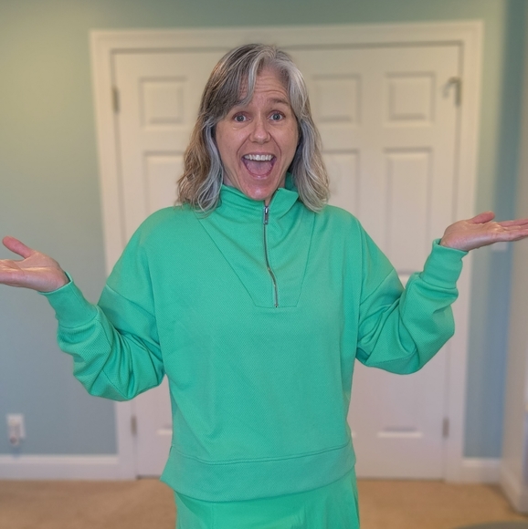 Meet your Posher, Suzy - Picture 2 of 2